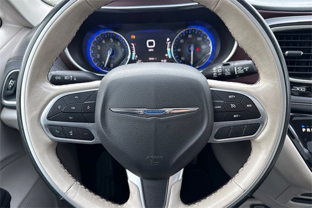 Used 2020 Chrysler Pacifica Limited image 30