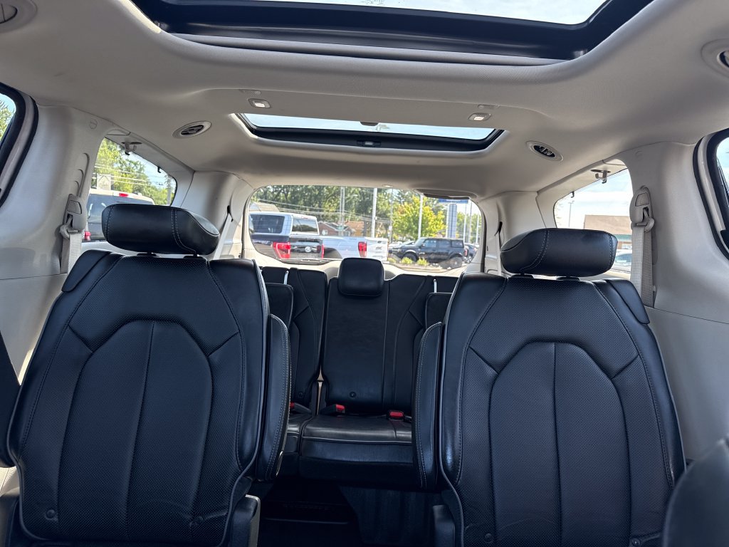 Used 2018 Chrysler Pacifica Limited FWD image 38