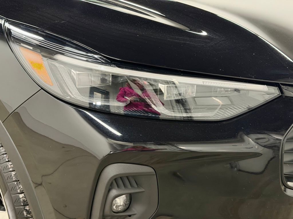 Used 2024 Ford Escape Platinum image 10