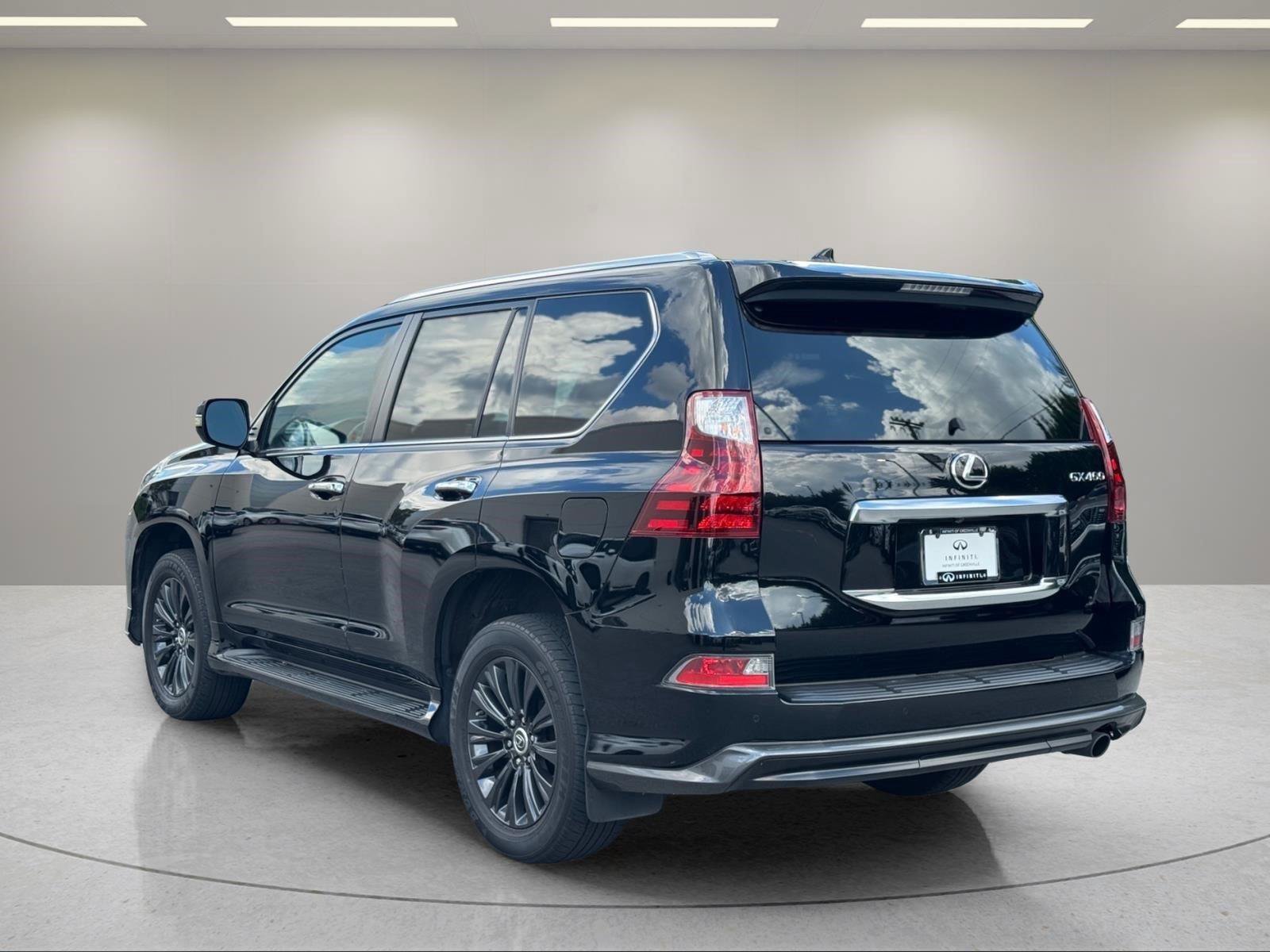 Used 2022 Lexus GX 460 Luxury w/ Sport Design Package AWD/4WD image 3