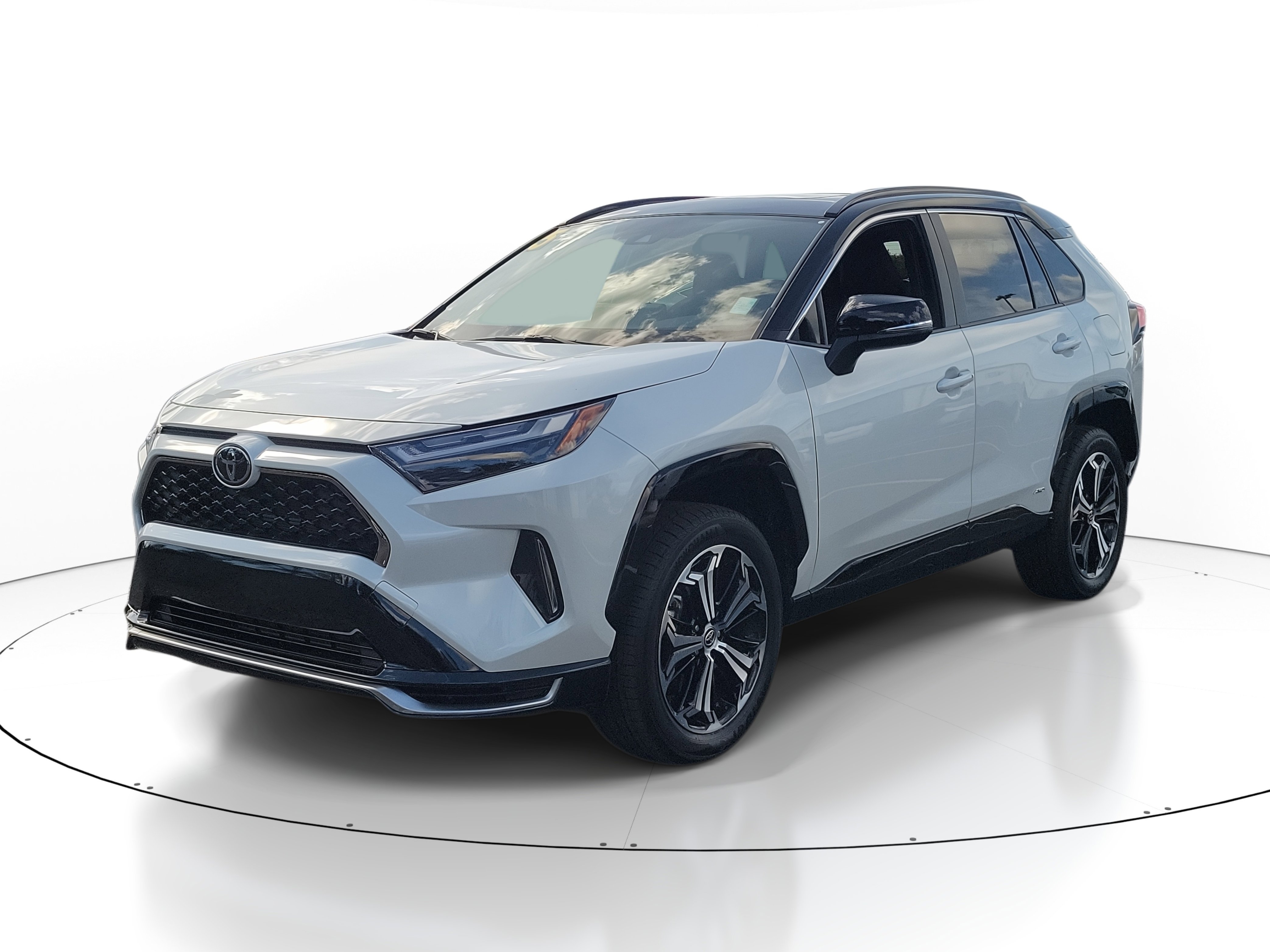 Used 2025 Toyota RAV4 XSE image 2
