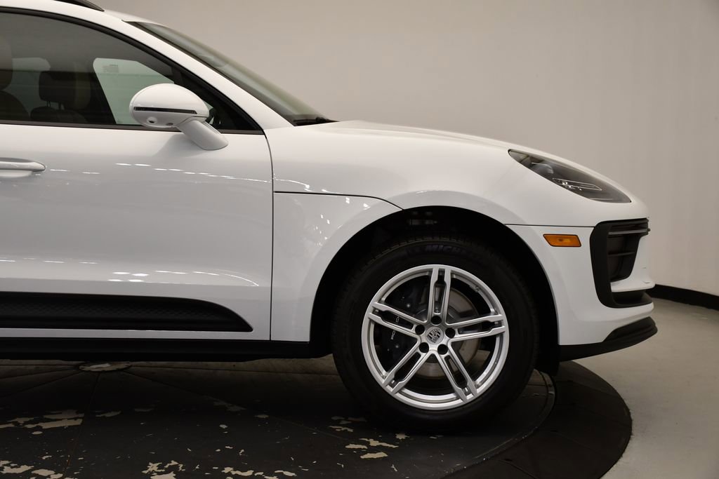 Certified 2025 Porsche Macan image 15