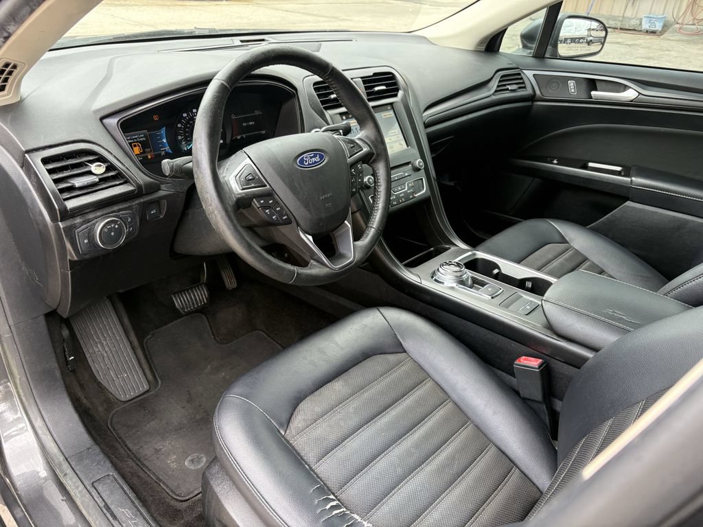 Used 2018 Ford Fusion SE w/ Equipment Group 201A FWD image 14