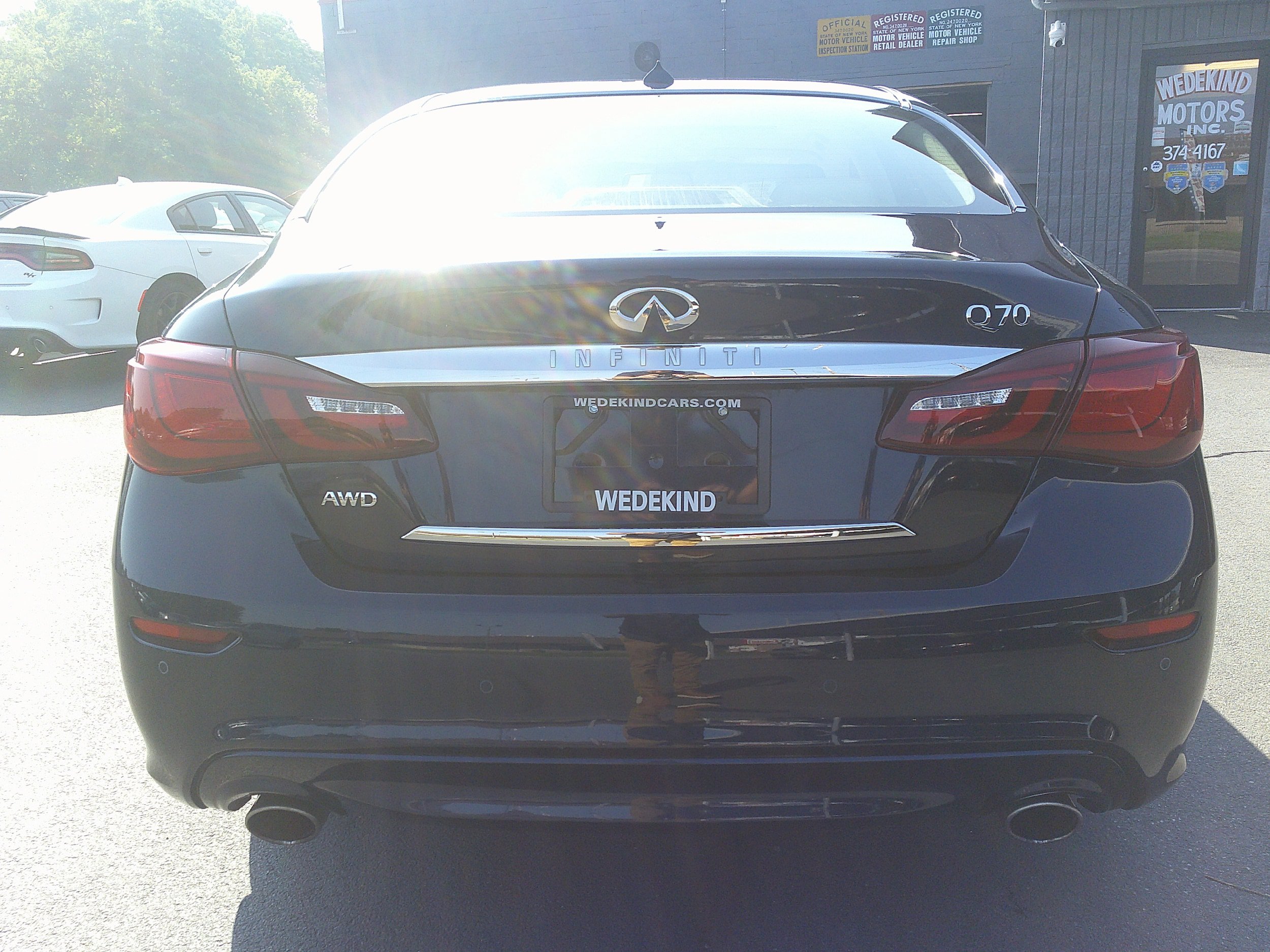 Used 2018 INFINITI Q70 Luxe w/ Cargo Package AWD/4WD image 6