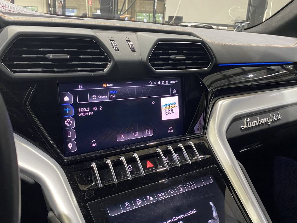 Used 2024 Lamborghini Urus S AWD/4WD image 8