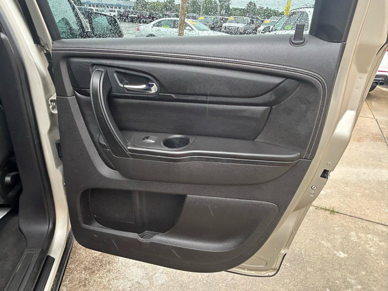Used 2014 GMC Acadia SLE FWD image 16