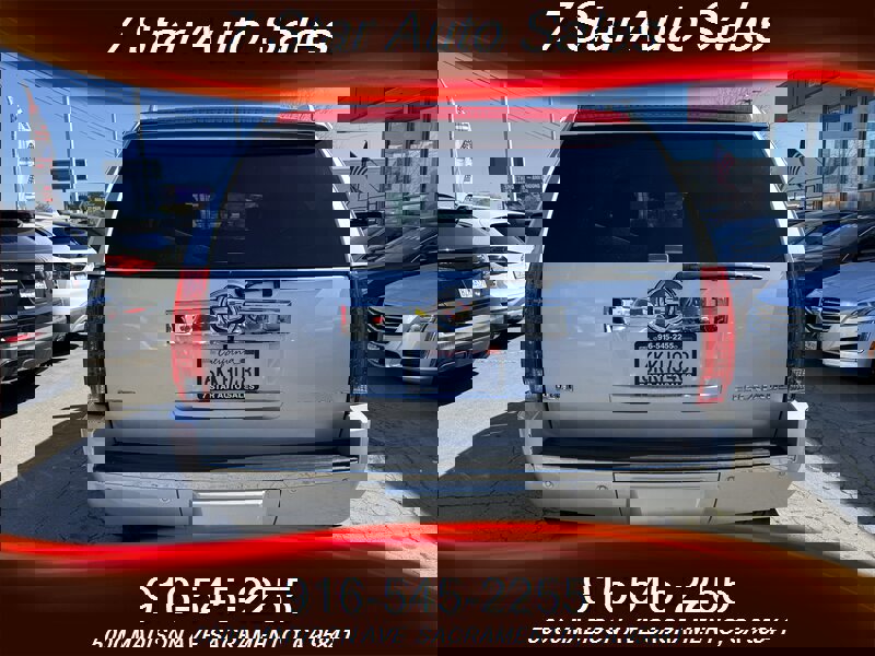 Used 2010 Cadillac Escalade AWD image 5