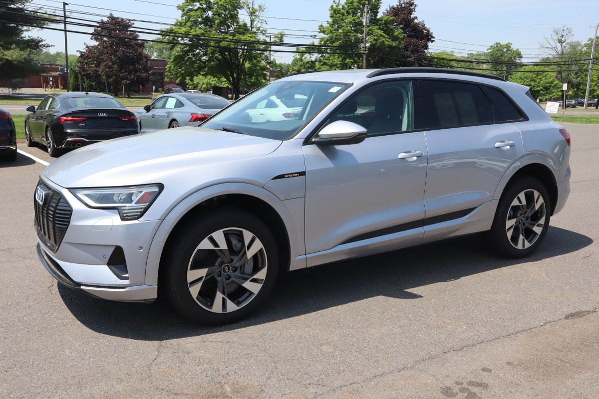 Used 2021 Audi e-tron Premium w/ Convenience Plus Package AWD/4WD image 1