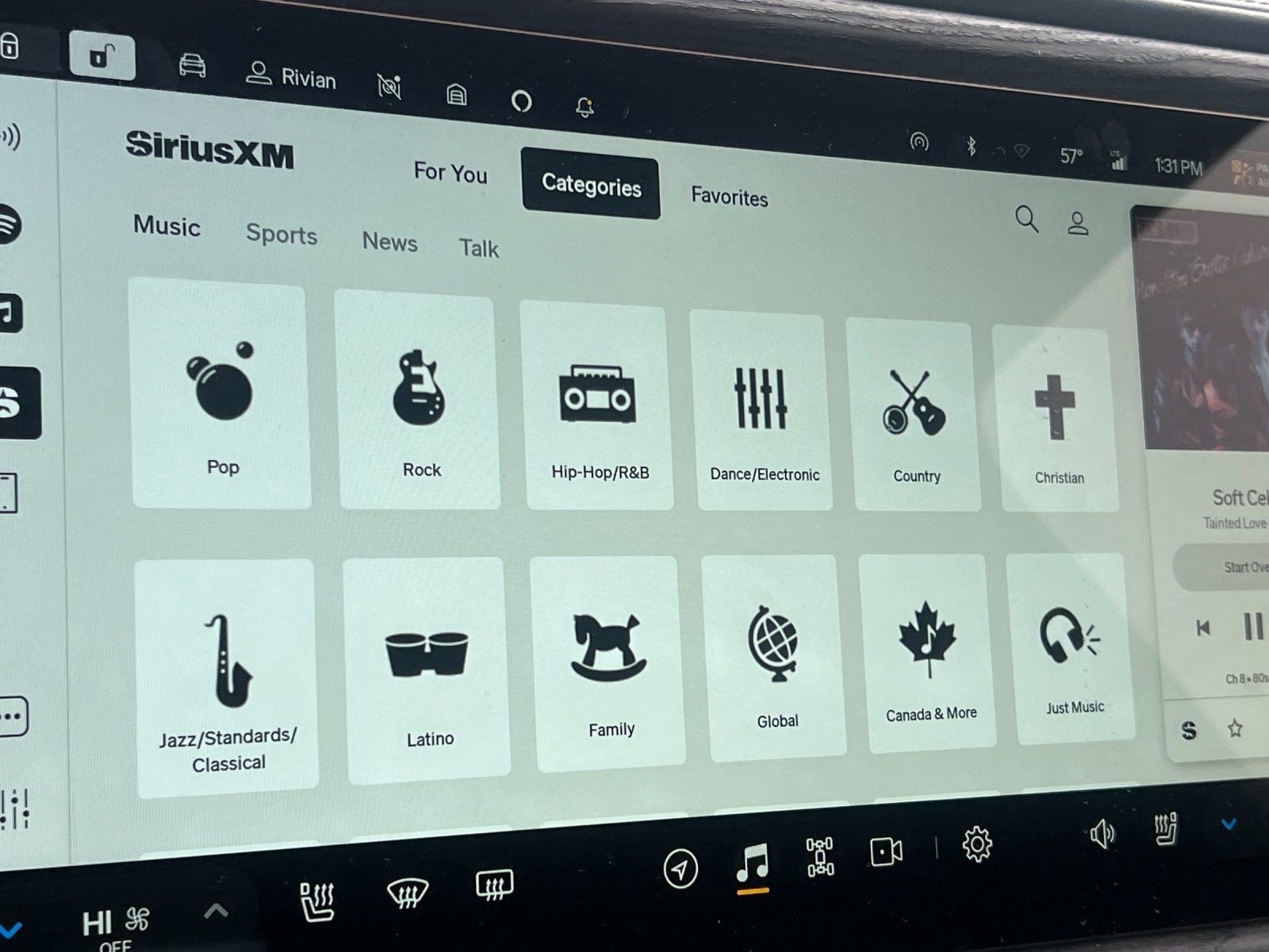 Used 2022 Rivian R1T Adventure image 17