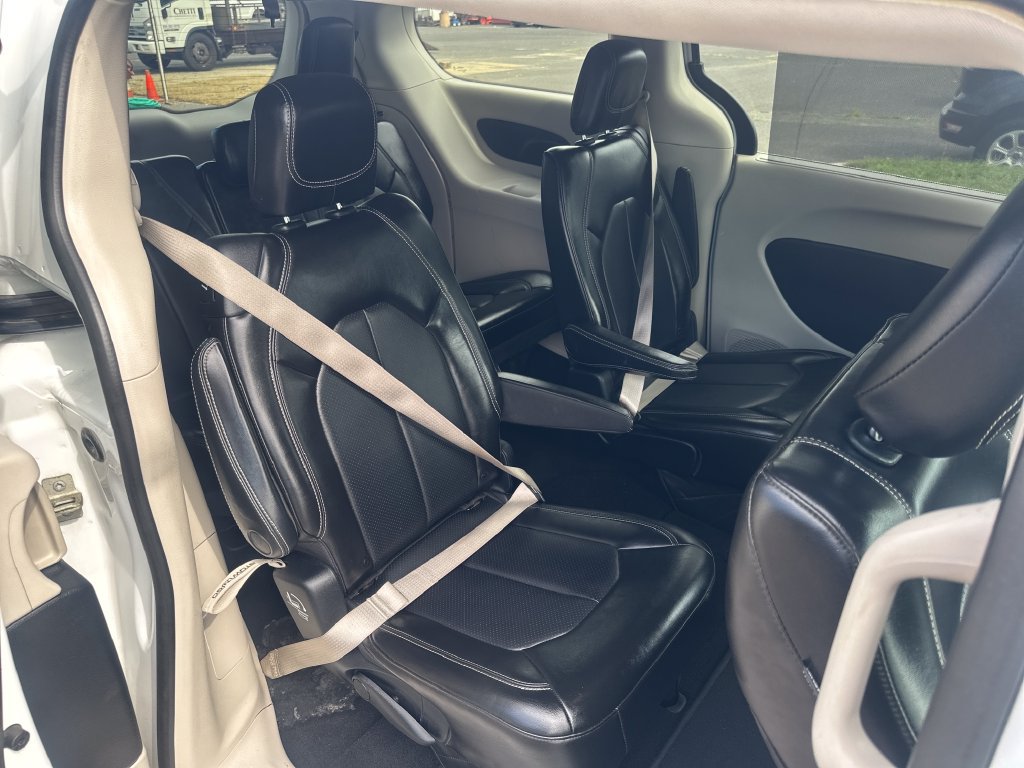 Used 2020 Chrysler Voyager Lxi FWD image 21