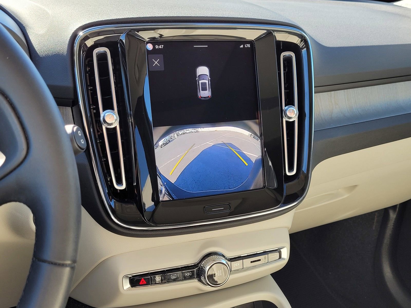 Certified 2023 Volvo XC40 B5 Plus w/ Driver Assist Package image 19