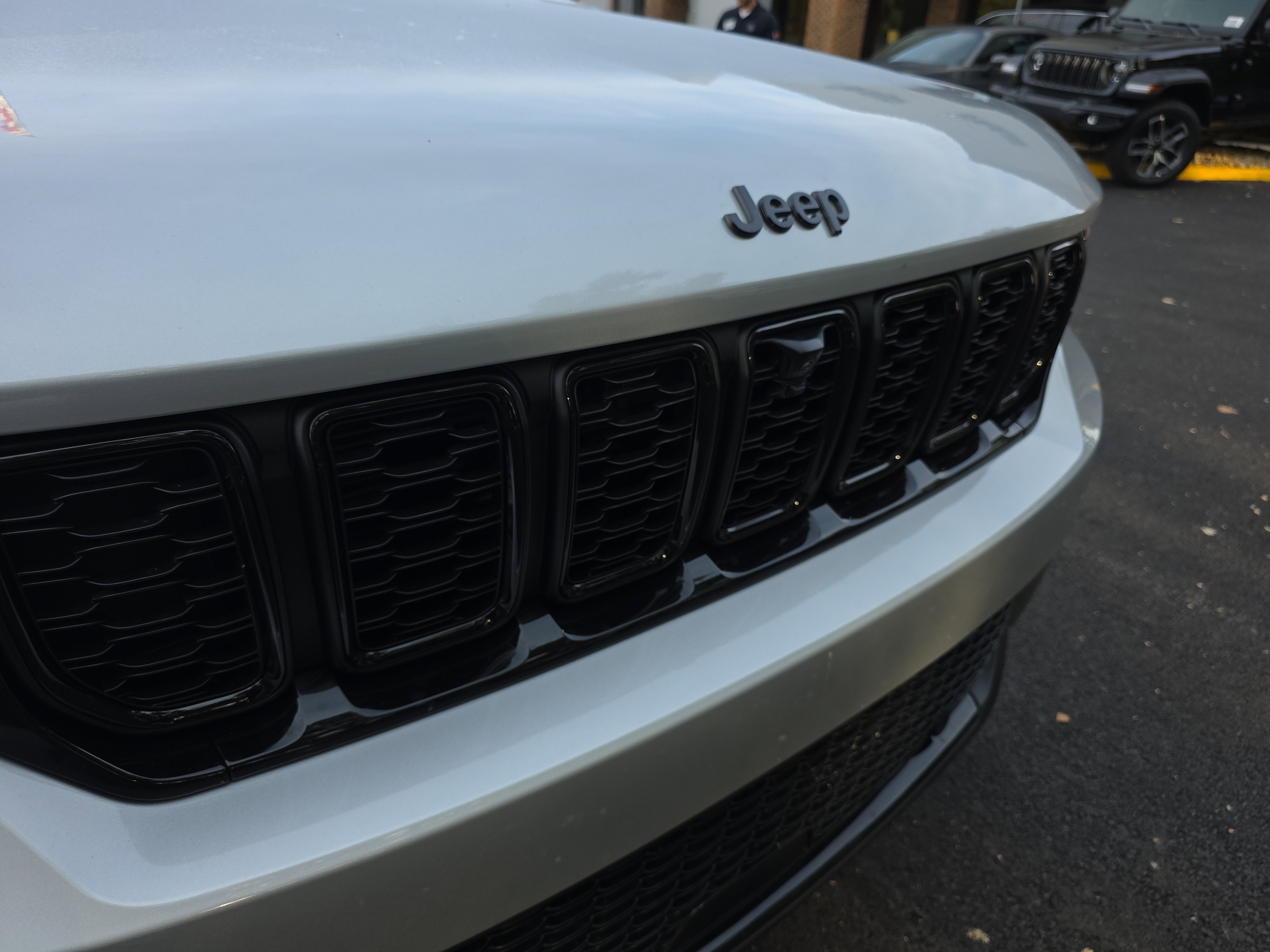 New 2025 Jeep Grand Cherokee Limited w/ Luxury Tech Group II image 24