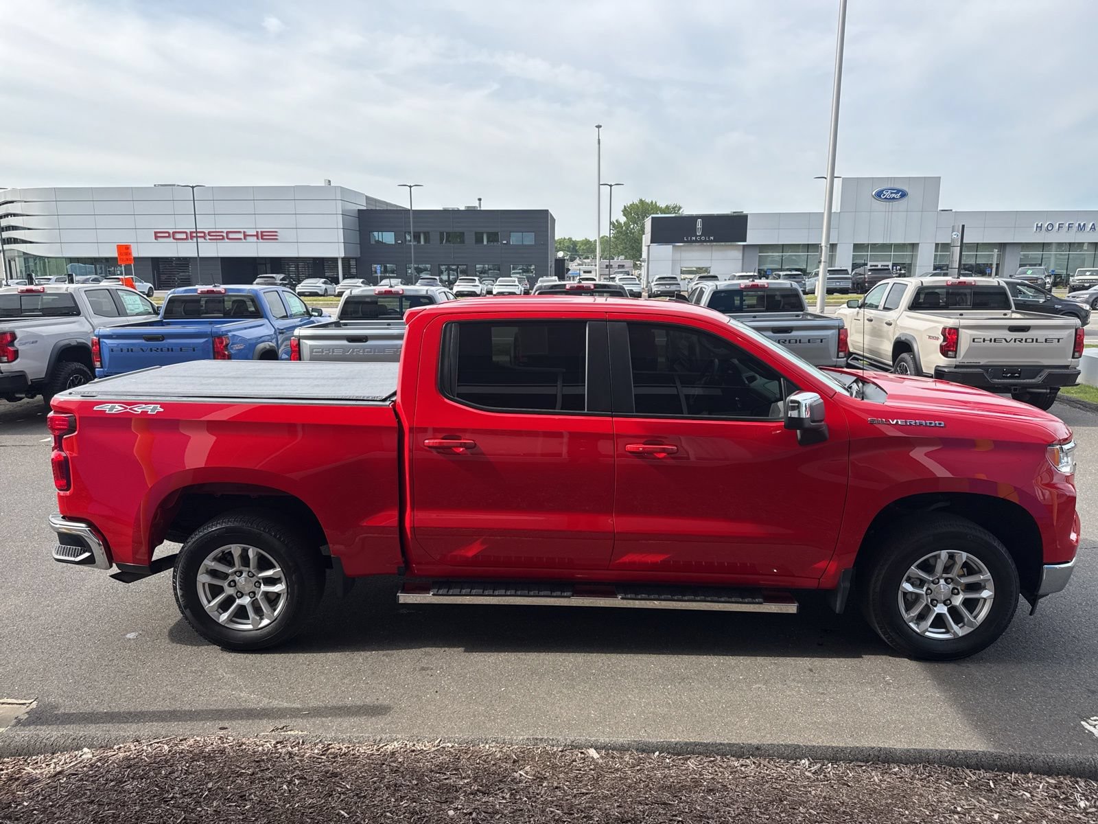 Used 2024 Chevrolet Silverado 1500 LT AWD/4WD image 5