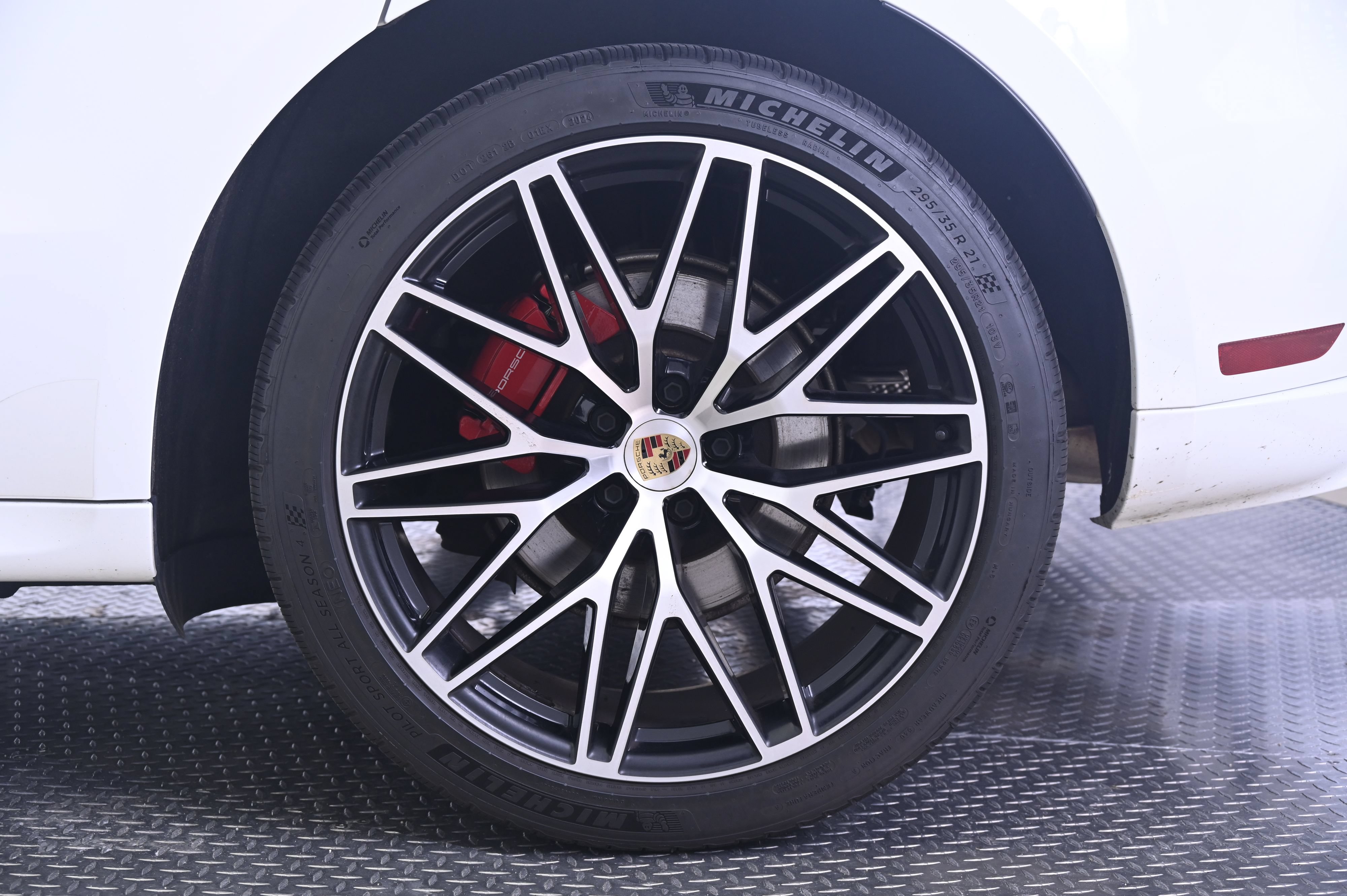 Certified 2024 Porsche Macan S AWD/4WD image 12