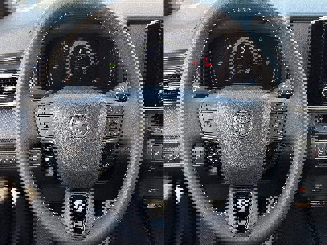 Used 2025 Toyota Camry Hybrid image 11