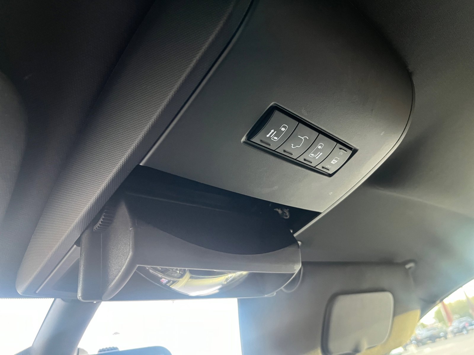 Used 2018 Dodge Grand Caravan SXT w/ Driver Convenience Group image 32