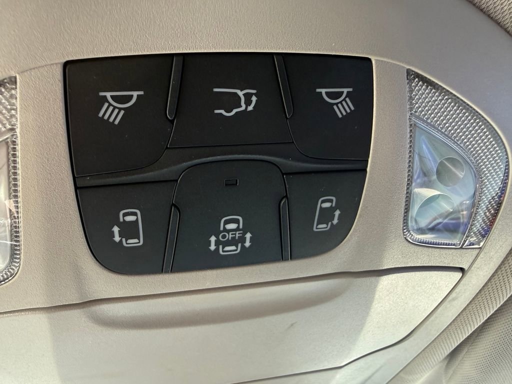 Used 2020 Chrysler Pacifica Touring-L w/ Advanced Safetytec Group image 6