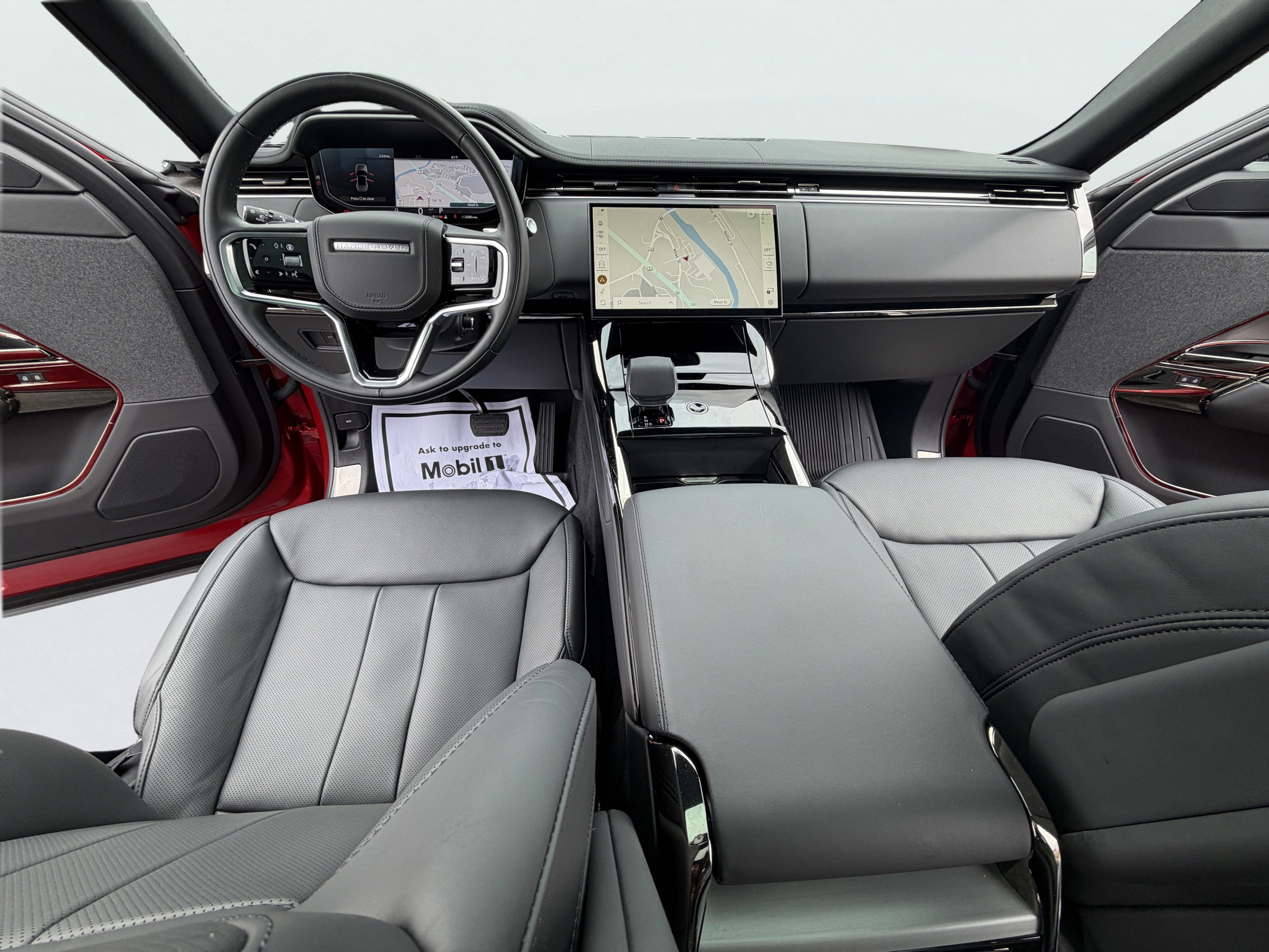 Used 2024 Land Rover Range Rover Sport SE image 3