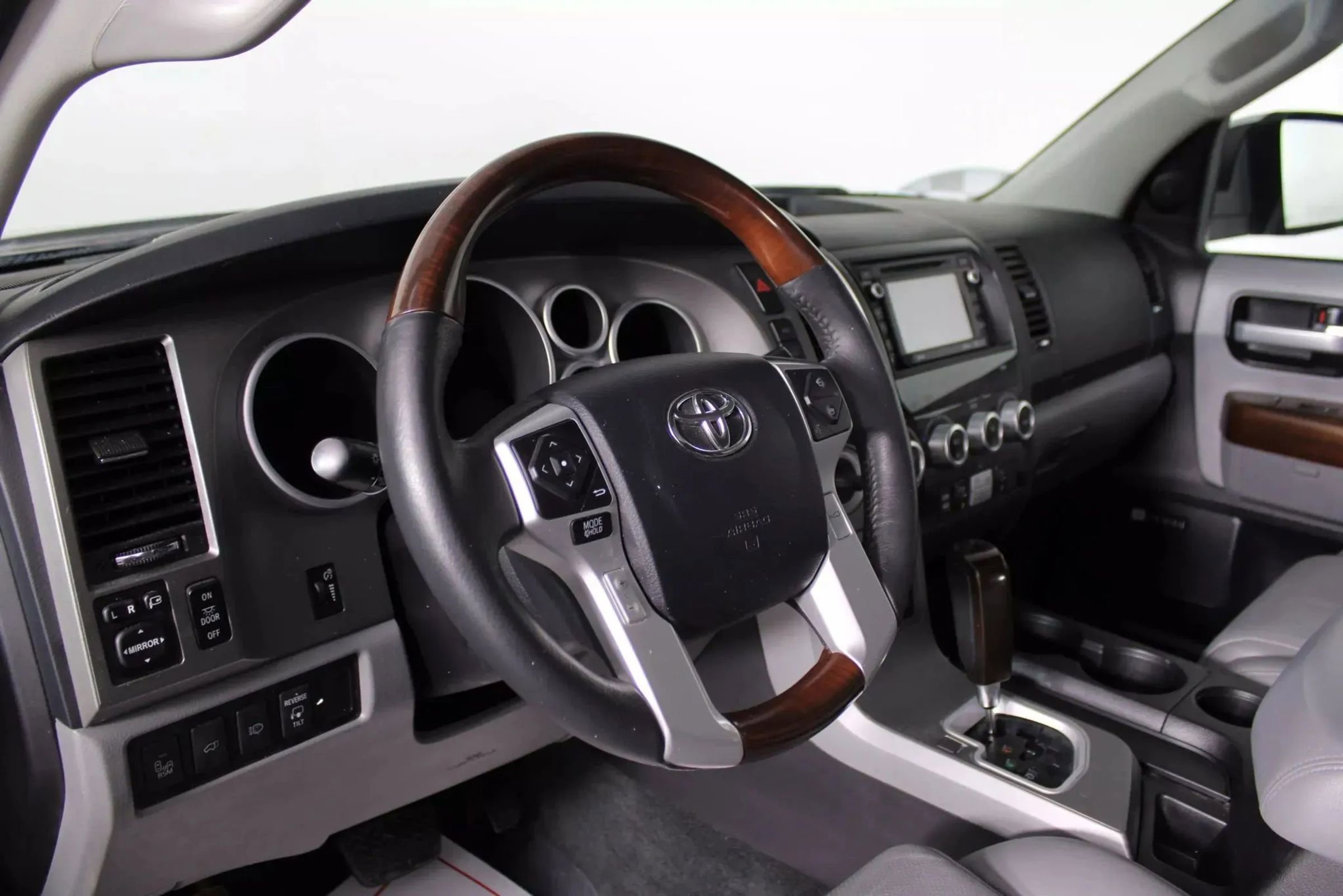 Used 2016 Toyota Sequoia Platinum image 10