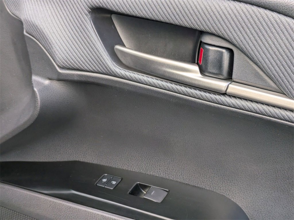 Used 2025 Toyota Camry SE image 34