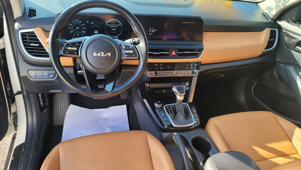 Used 2025 Kia Seltos EX w/ EX Sunroof Package FWD image 24
