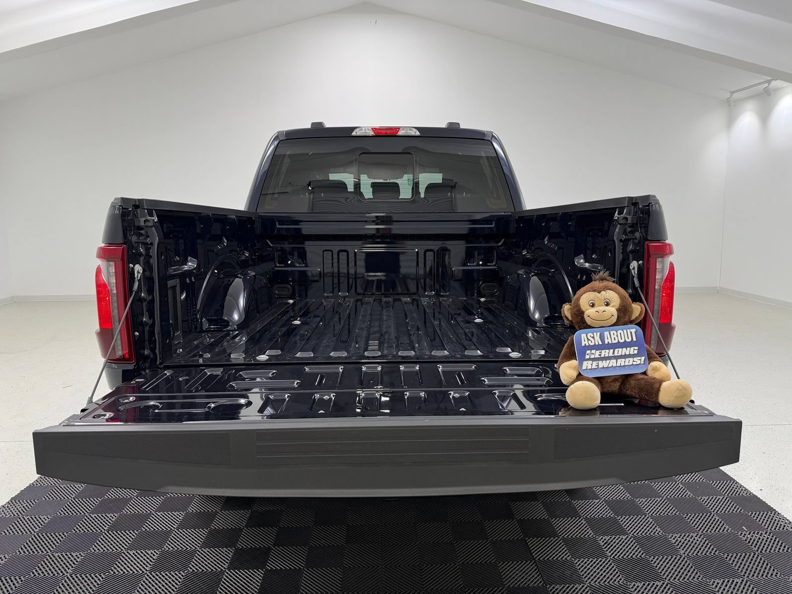 New 2026 Ford F150 XLT w/ Equipment Group 302A MID AWD/4WD image 8