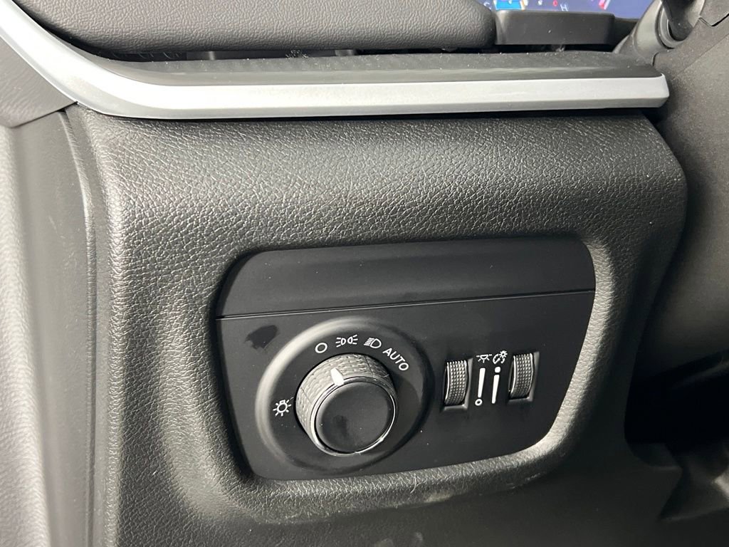 New 2025 Jeep Grand Cherokee Laredo w/ Luxury Tech Group I image 23