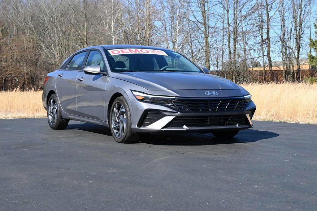 New 2024 Hyundai Elantra SEL w/ Convenience Package