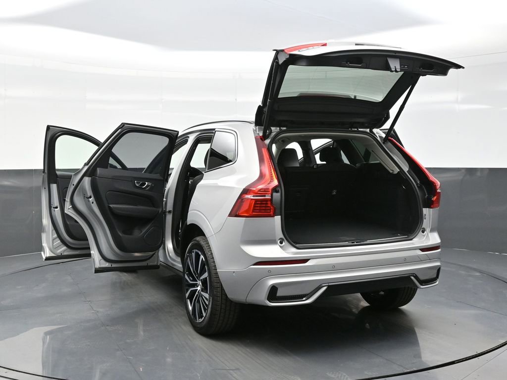 Used 2025 Volvo XC60 B5 Plus w/ Climate Package image 37