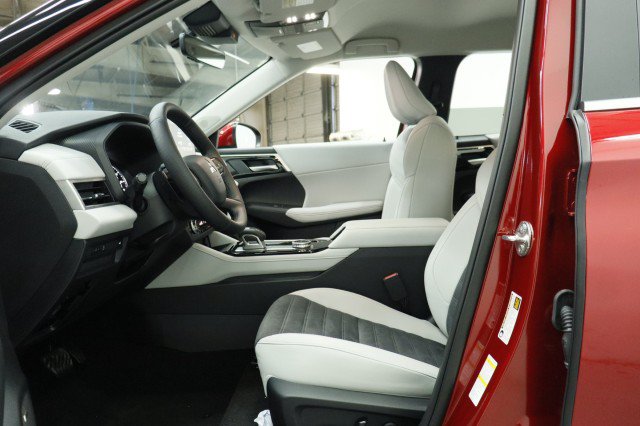 New 2026 Mitsubishi Outlander SE FWD image 6