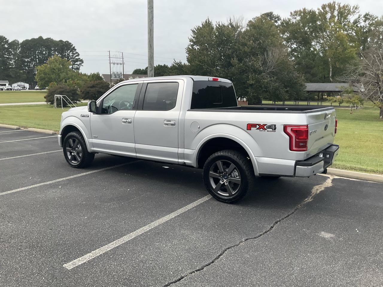 Used 2015 Ford F150 Lariat w/ Equipment Group 502A Luxury AWD/4WD image 11
