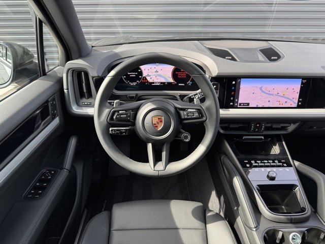 Used 2025 Porsche Cayenne image 17