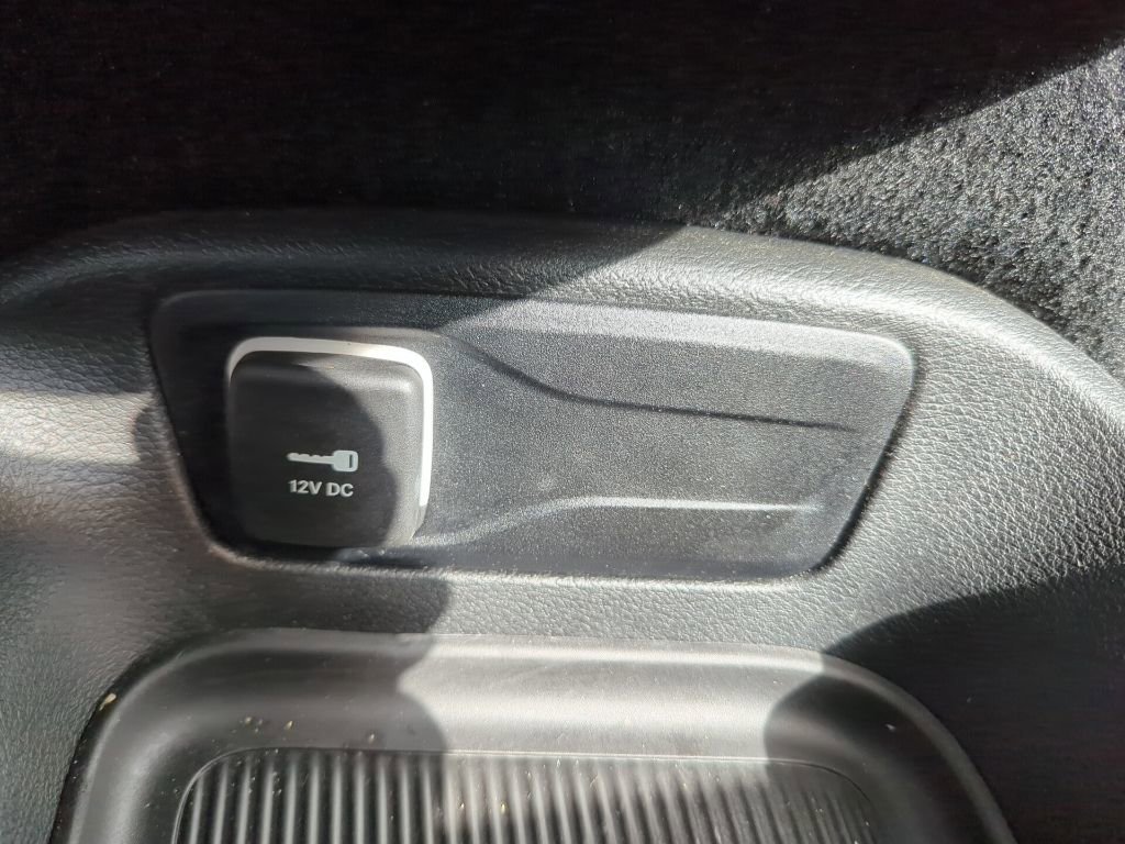 Used 2025 Chrysler Pacifica Select image 28