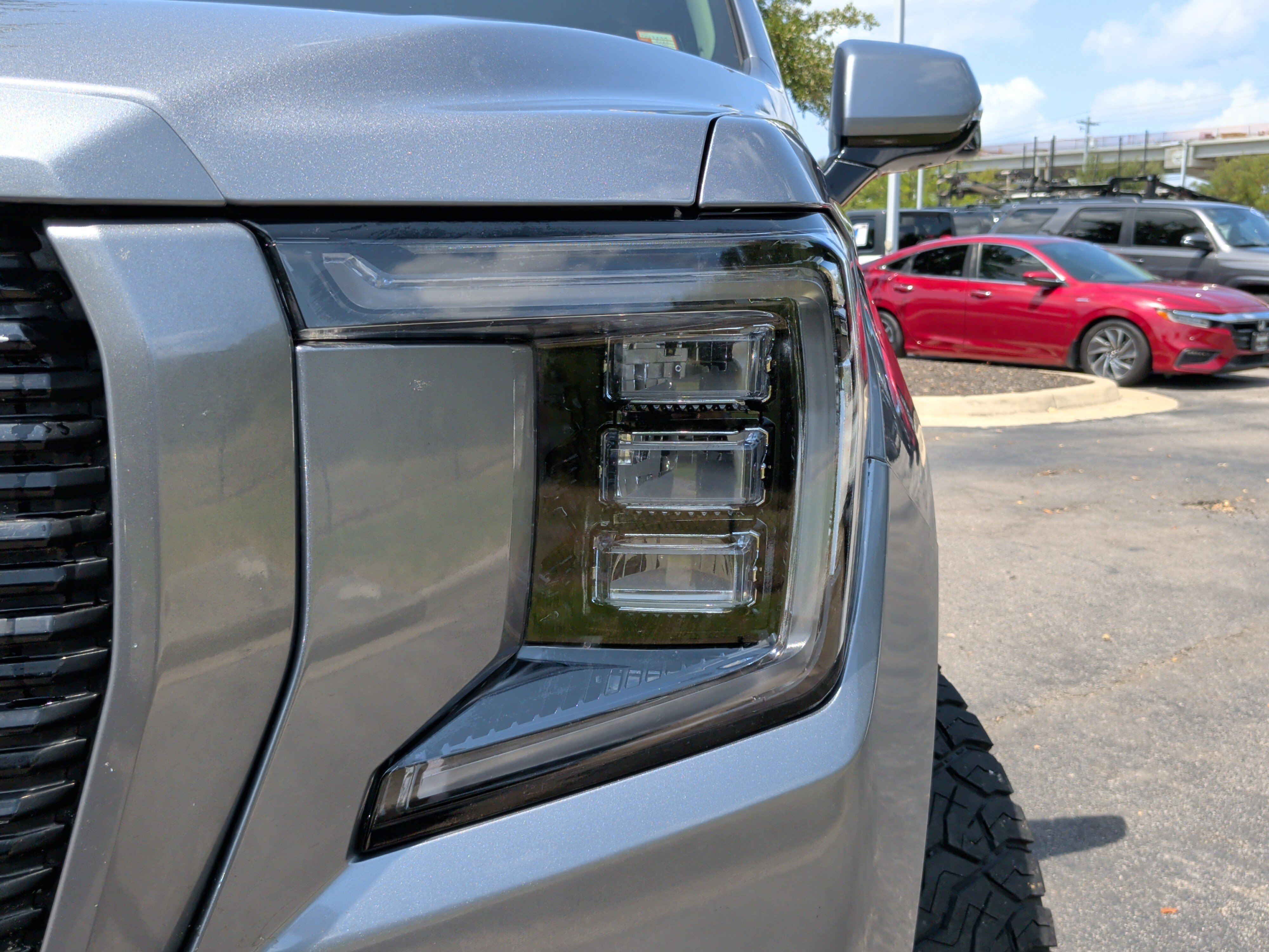 Used 2022 GMC Yukon Denali RWD image 3