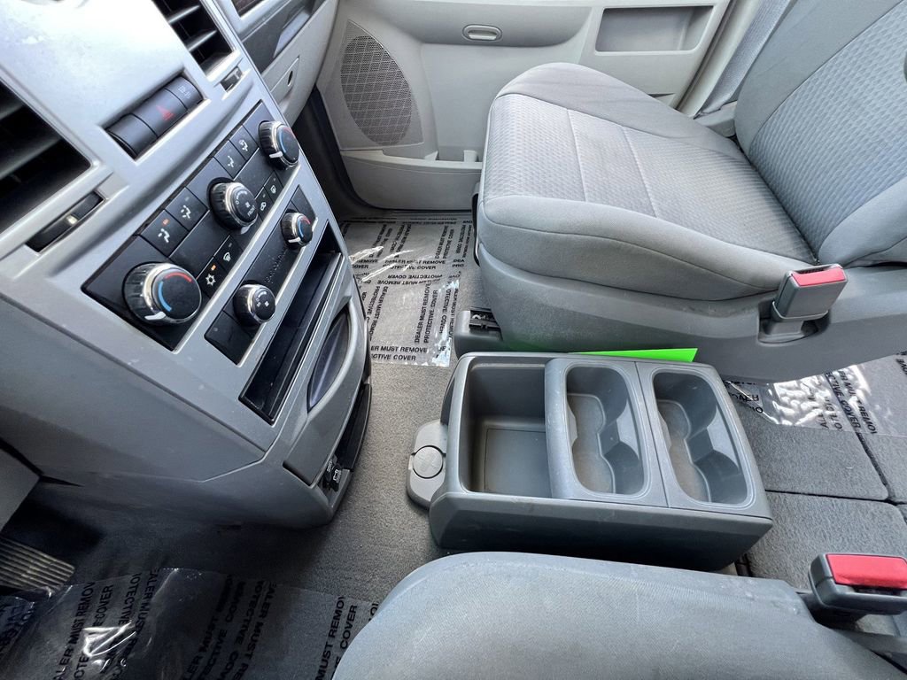 Used 2010 Chrysler Town & Country Touring FWD image 19