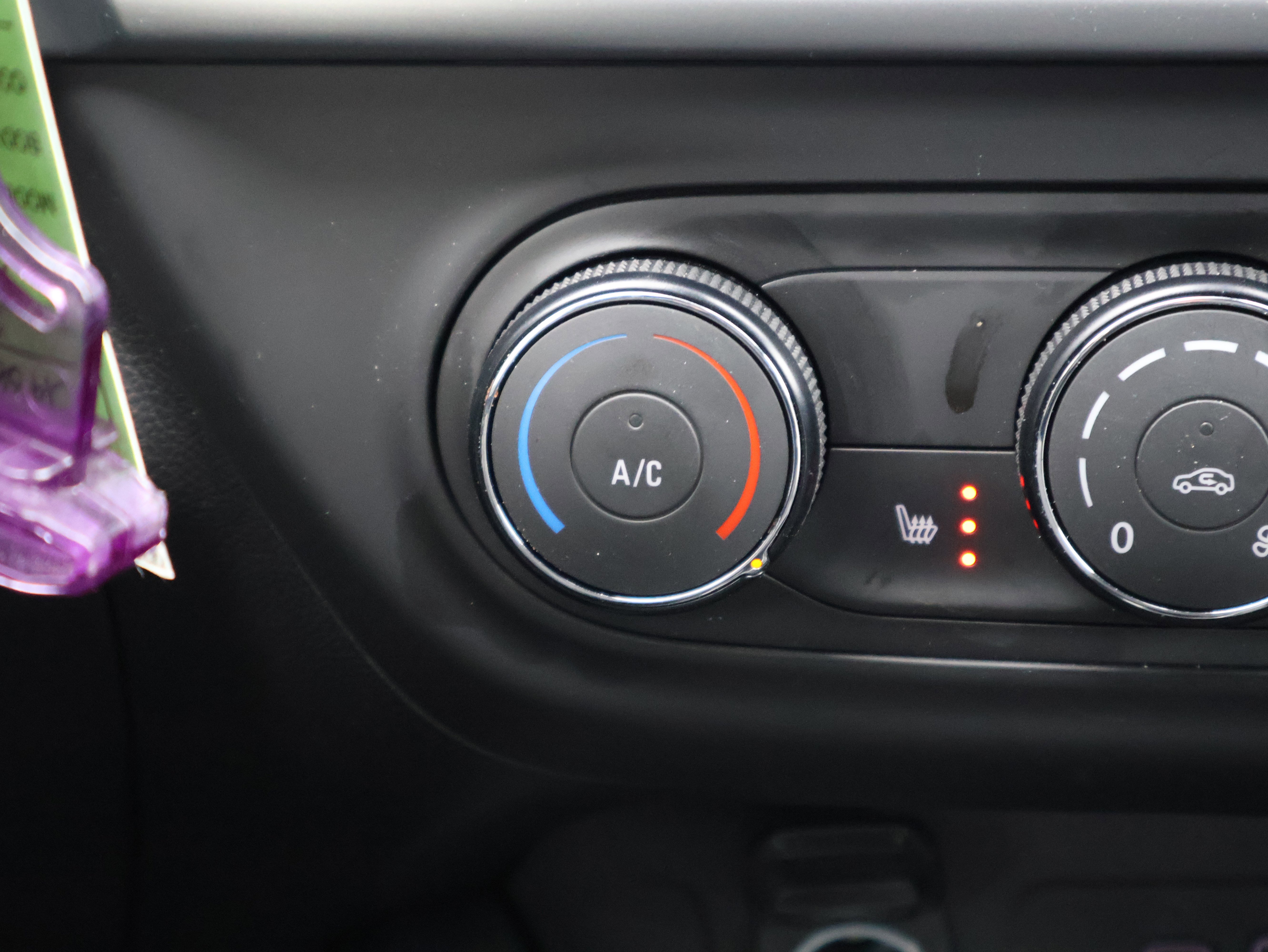 Used 2025 Chevrolet Trax RS w/ Sunroof Package image 27