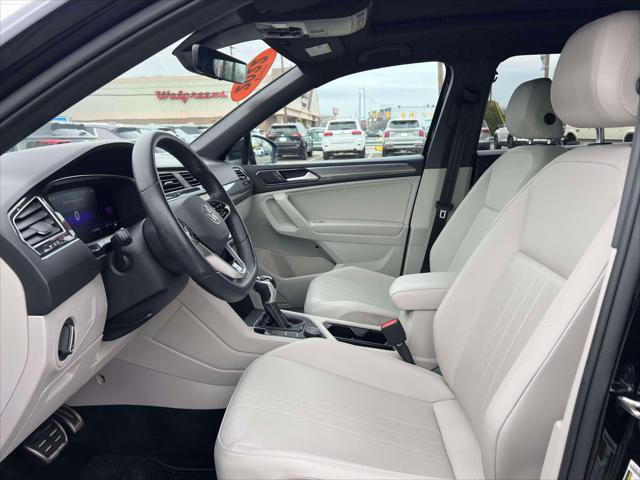 Used 2022 Volkswagen Tiguan SE R-Line image 16