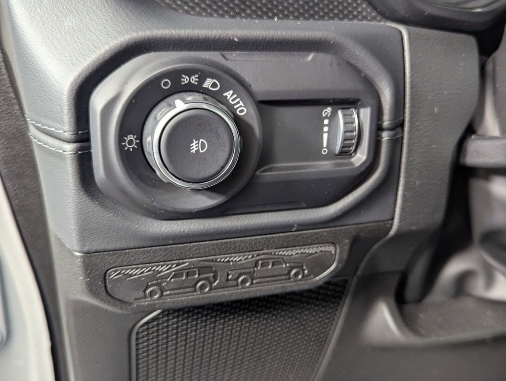 Used 2026 Jeep Wrangler Unlimited Rubicon AWD/4WD image 15