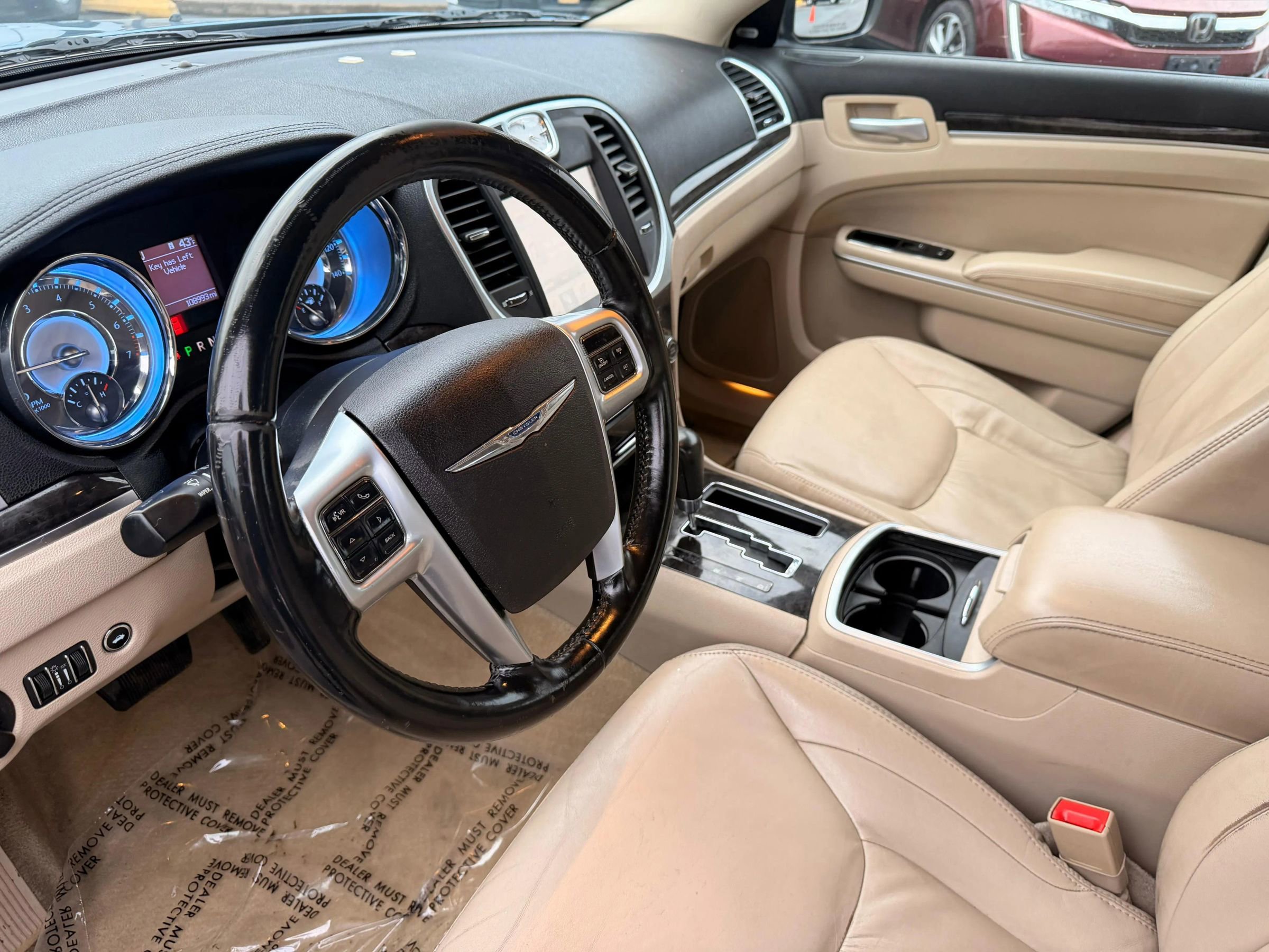 Used 2011 Chrysler 300 Limited image 27