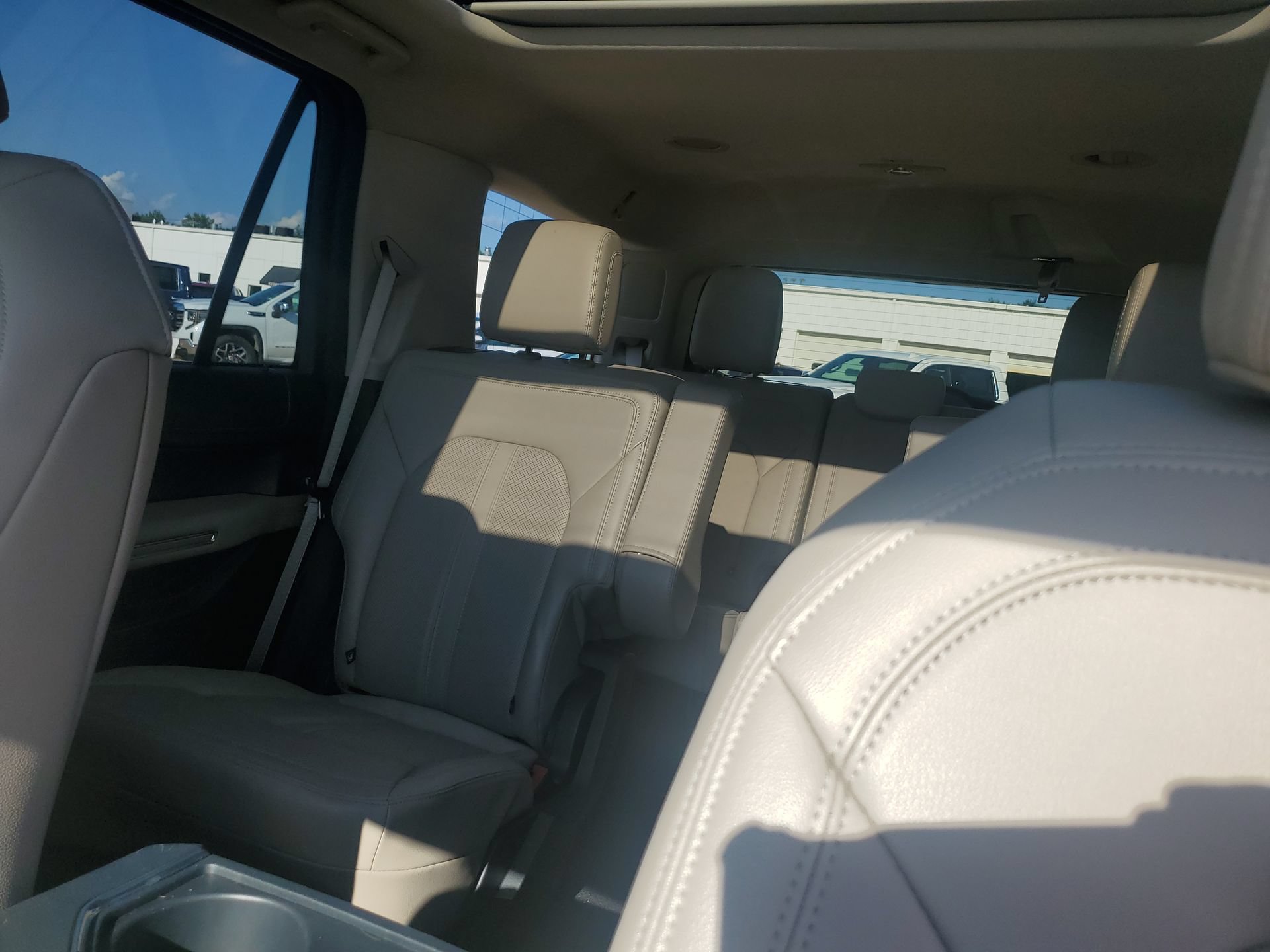 Used 2024 Ford Expedition Limited AWD/4WD image 29