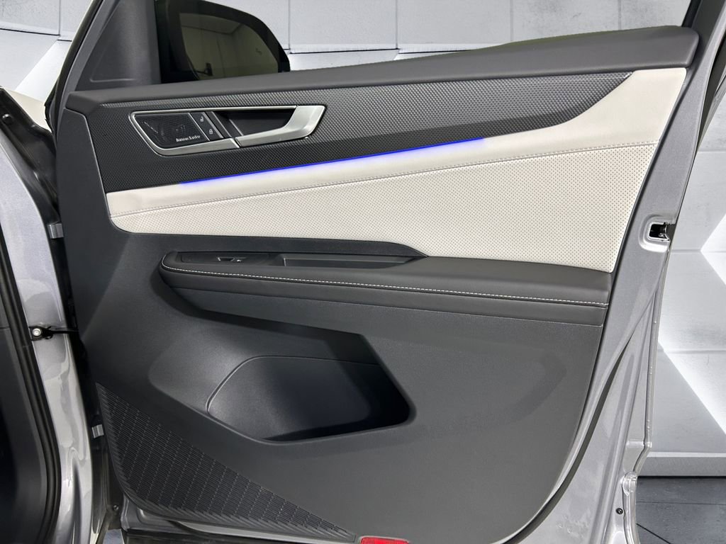 Used 2025 Volkswagen Atlas Cross Sport SEL Premium R-Line image 15