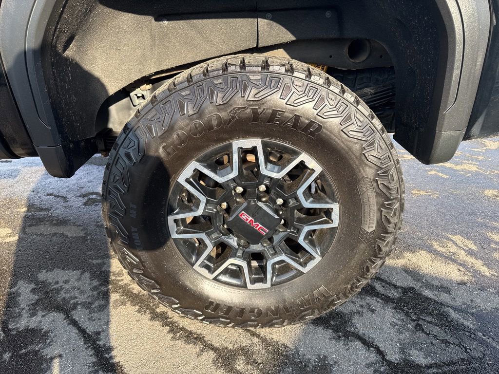 Used 2024 GMC Sierra 2500 AT4X image 36