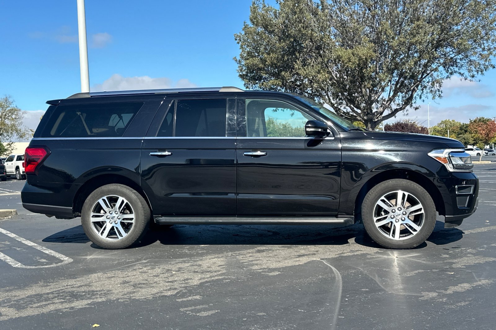 Used 2024 Ford Expedition Max Limited RWD image 3