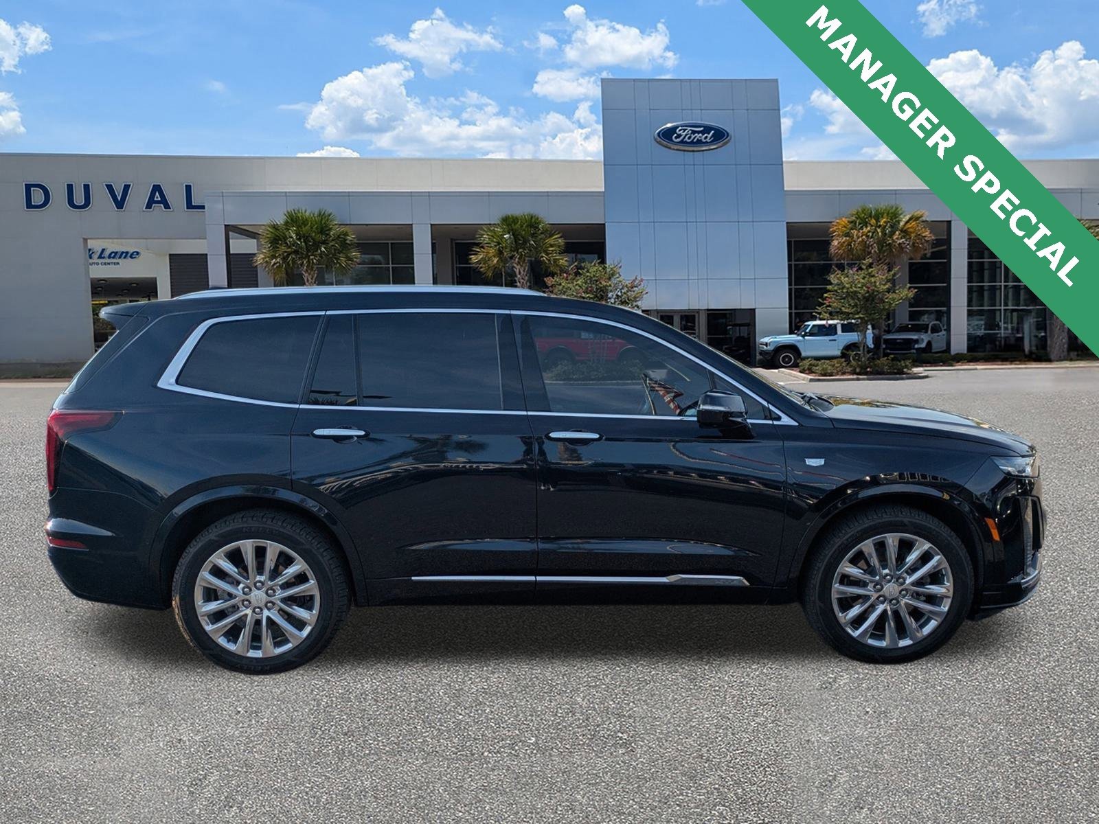Used 2022 Cadillac XT6 Premium Luxury w/ Technology Package image 3