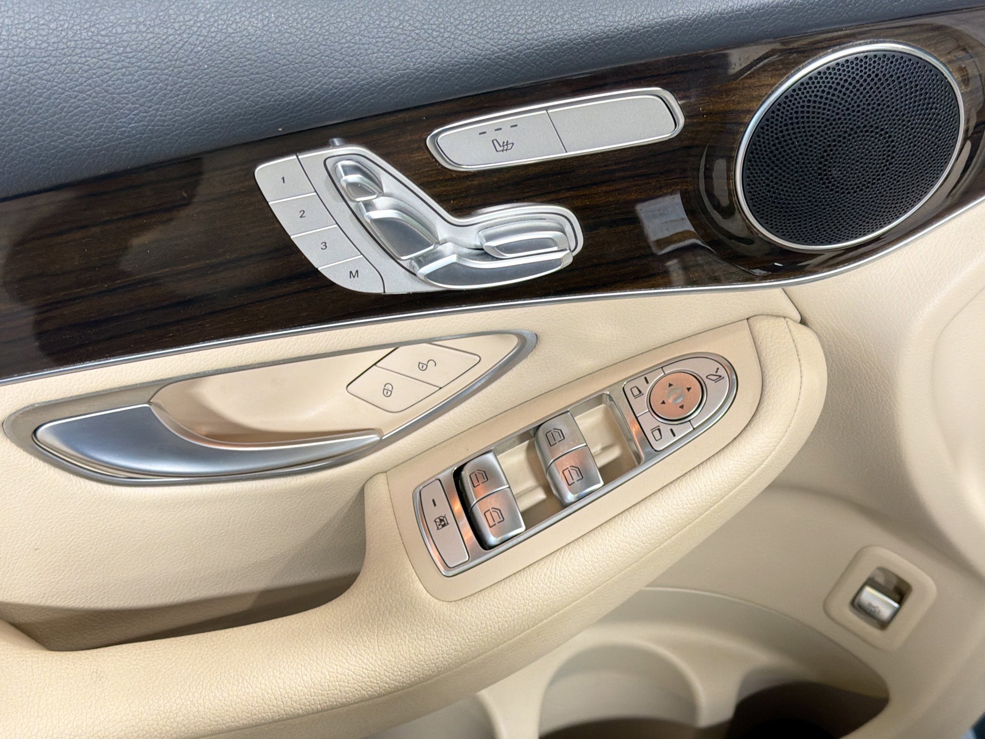 Used 2022 Mercedes-Benz GLC 300 image 22