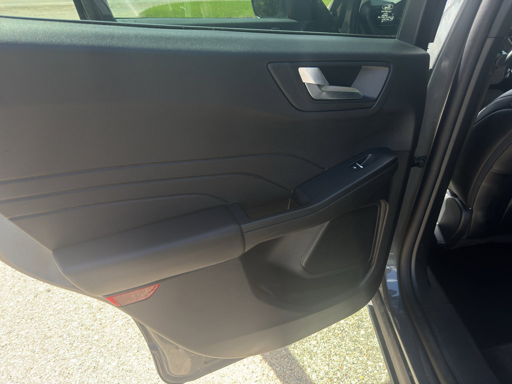 Used 2025 Ford Escape Platinum AWD/4WD image 32
