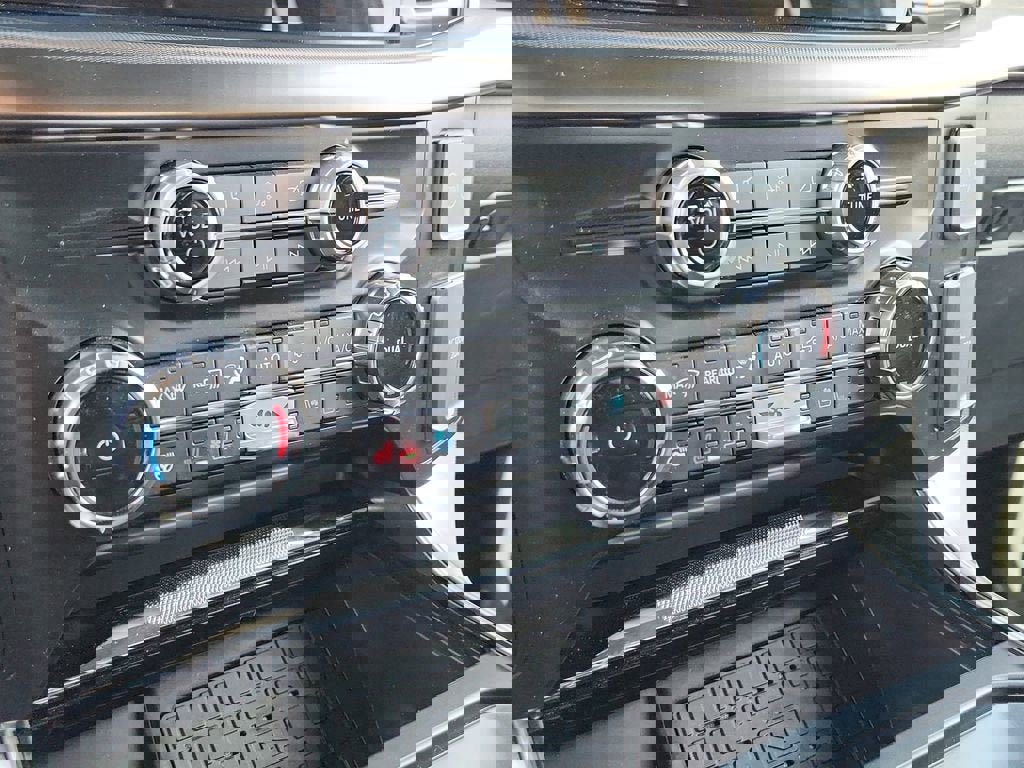 Used 2024 Ford F150 Platinum image 27