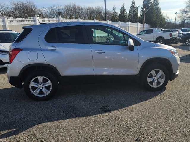 Used 2022 Chevrolet Trax LS w/ Tint and Cruise Package image 5