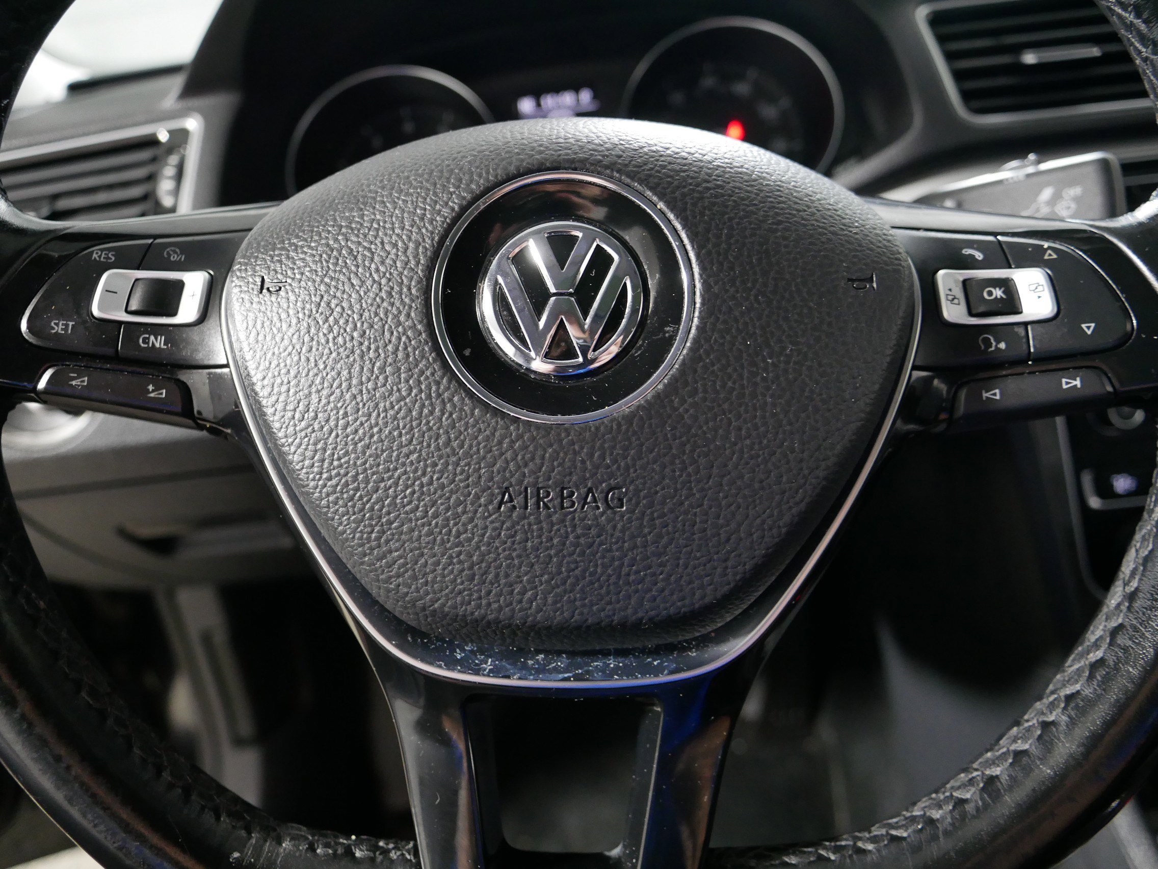 Used 2017 Volkswagen Passat 1.8T SE FWD image 25