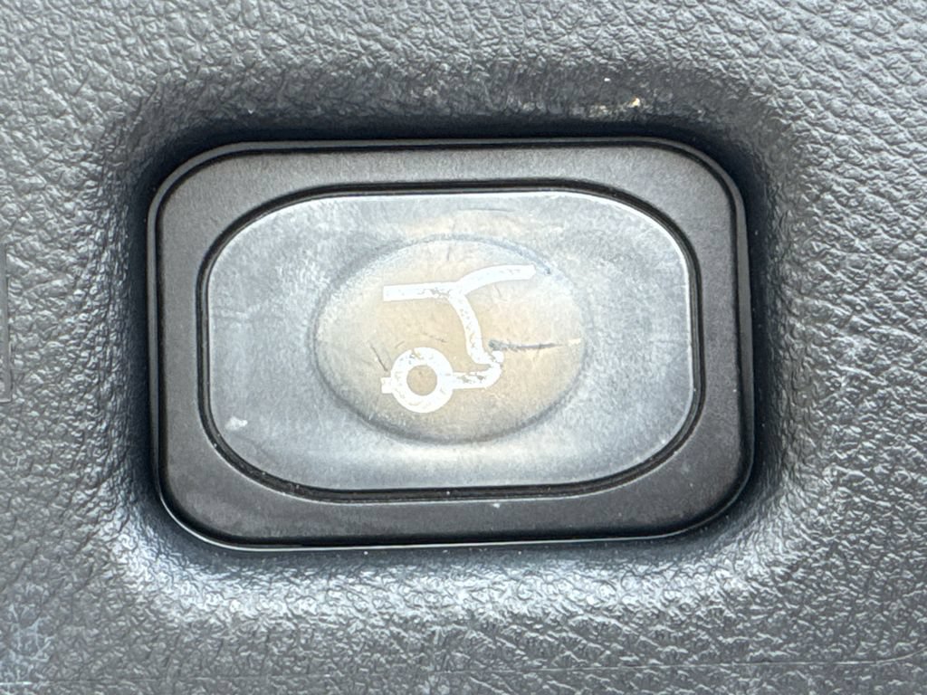 Used 2017 Lincoln MKX Reserve w/ Lincoln MKX Climate Package FWD image 19
